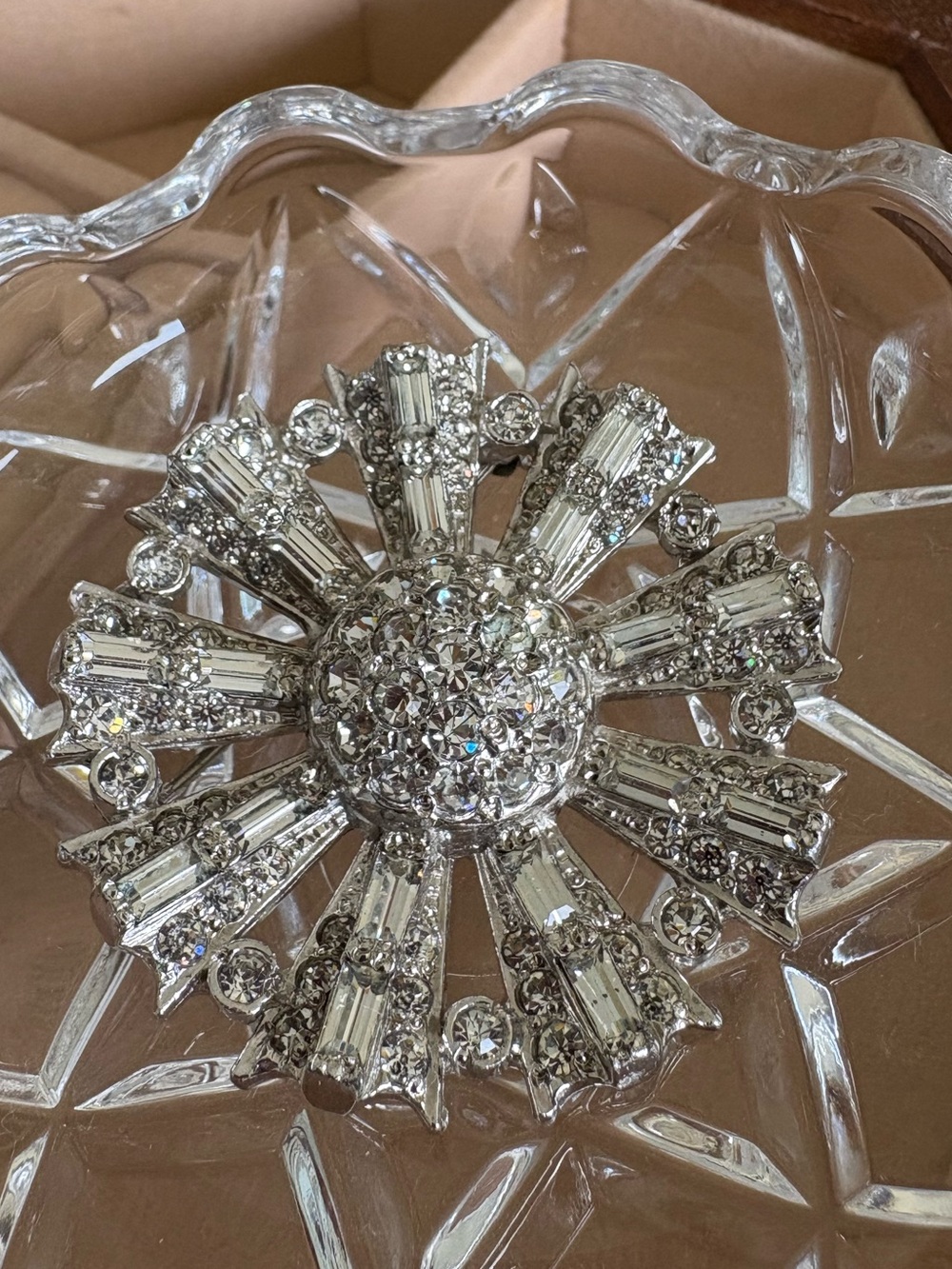 Kays Vintage-Inspired Sparkling Silver Rhinestone Starburst Brooch
